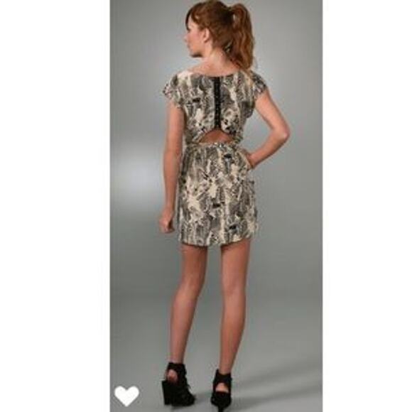 Of Two Minds Zebra Print Mini Dress Tan Black Cutout Back Silk Cap Sleeve Sz M - Picture 3 of 8